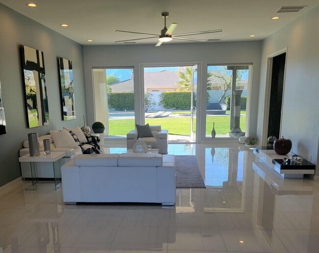 Building Photo - 5 Curie Ct