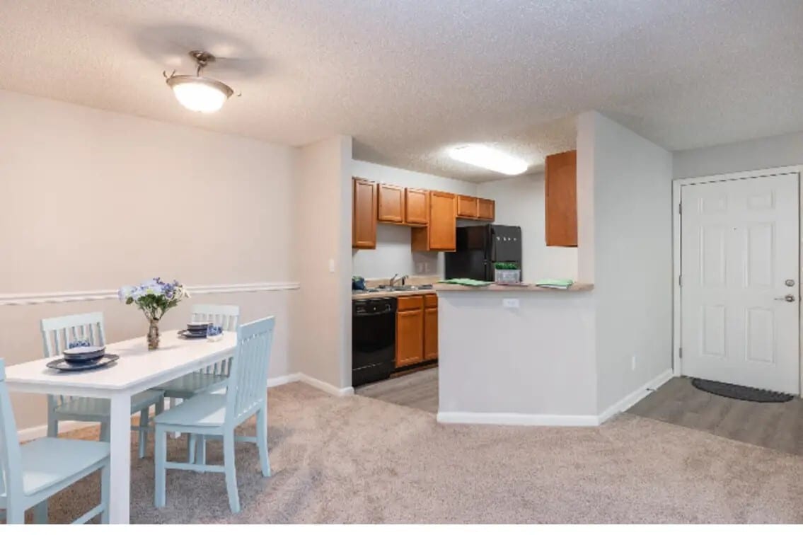 Photo - 401 Columbiana Dr