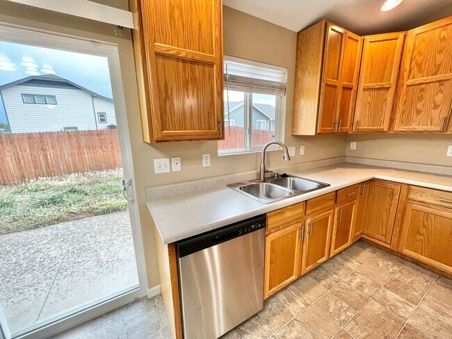 Photo - Beautiful 3 bed 2 bath home in Loveland, CO