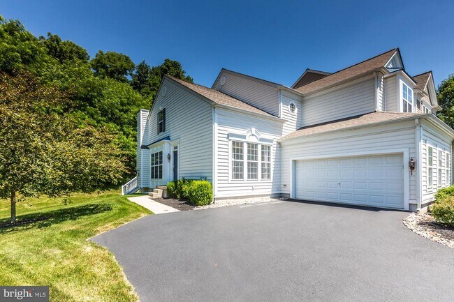 Photo - 684 Churchill Rd