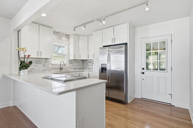 Photo - 902 New Bern Ave