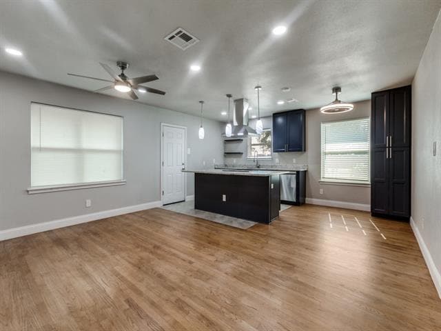 Photo - 328 La Salle Dr