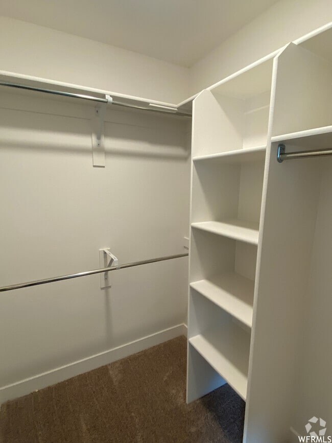 Building Photo - 7271 N Silver Spring Way Rental