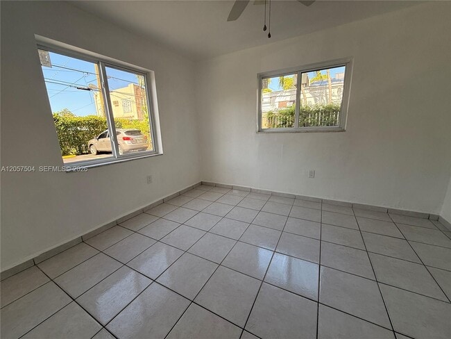 Photo - 1860 SW 22nd St Unit 4