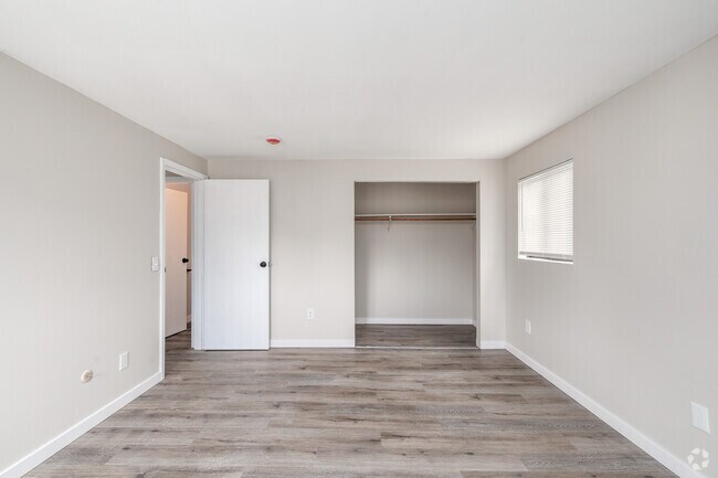 1BR, 1BA - 600SF - Bedroom