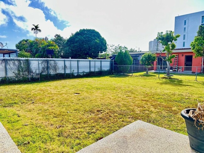 Photo - 2762 SW 21st St Unit -