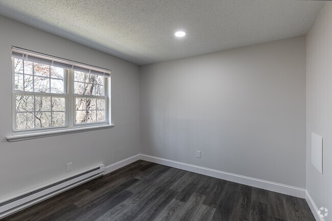 2BR, 1BA - Bedroom