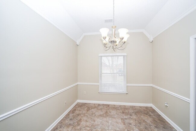 Photo - 5495 Philgrove Way