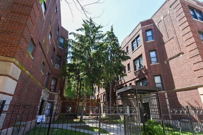Building Photo - 7006 N Paulina St Rental