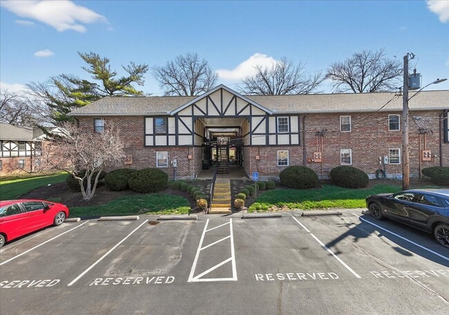 Building Photo - 1040 Pinegate Dr