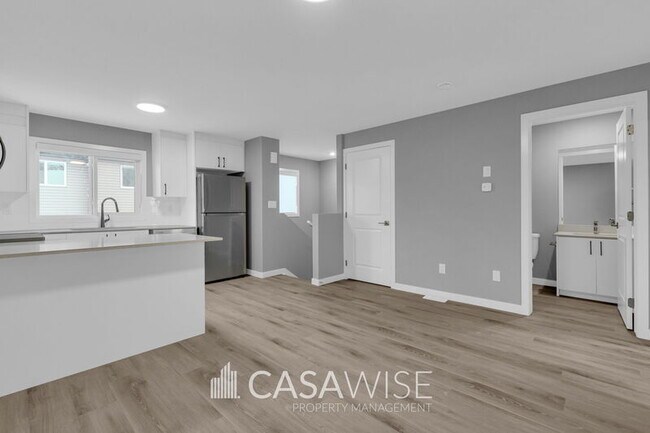 Photo - 10248-10157 157 St NW