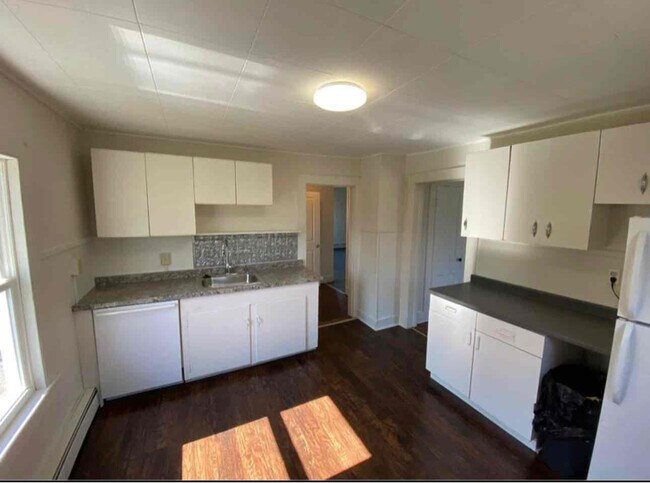 Photo - 127 Perry St