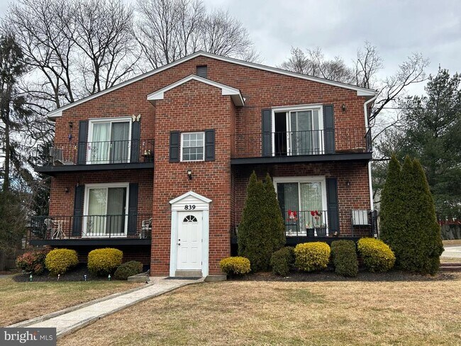 Photo - 839 Garrett Ln
