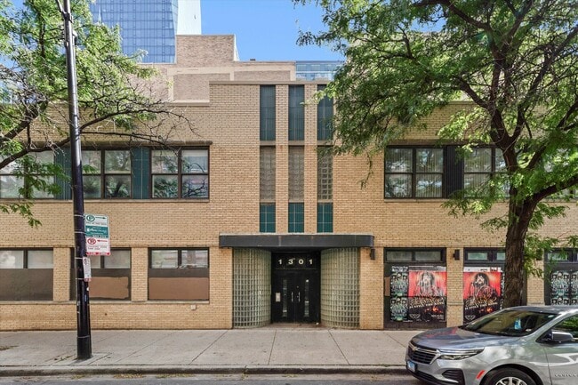 Building Photo - 1301 S Wabash Ave Unit 1 Rental