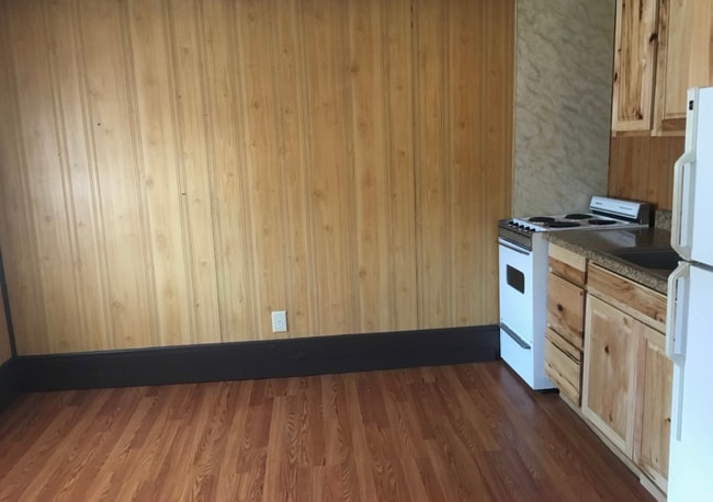 Photo - 305 W 5th St Unit Upper