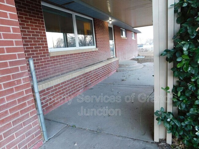 Photo - 193 Thompson Rd