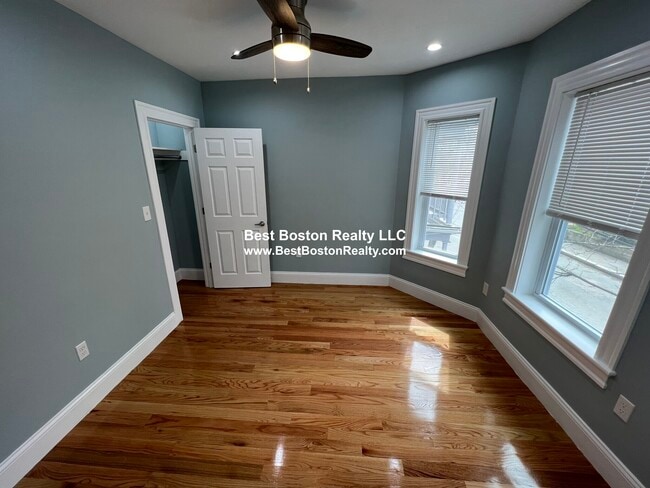 Building Photo - 15 Harold St Unit 2