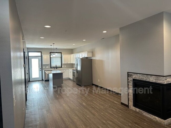 Photo - 625 Prairie Rose Trl