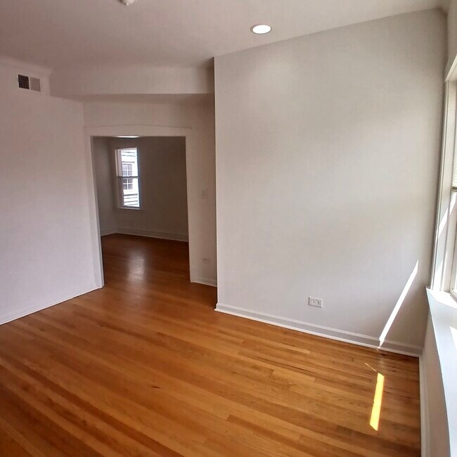 Photo - 4644 W Palmer St Unit 2