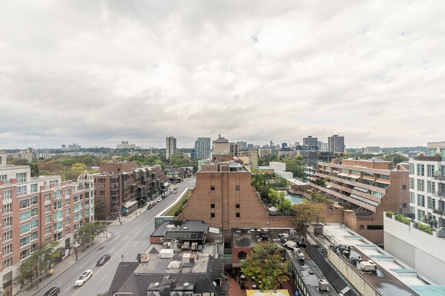 Photo - 146 Bloor St W Unit ID1345780P