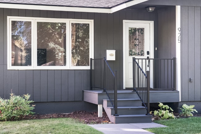 Photo - 925 3rd Ave W