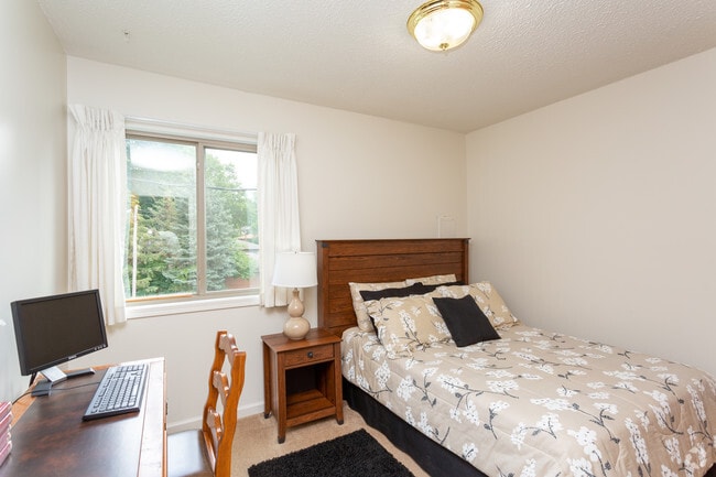 2BR, 1BA - 810 SF - Bedroom - Emerald Ct Apts