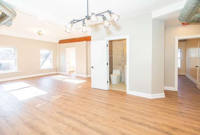 Photo - 1032 W Dakin St Unit 2A