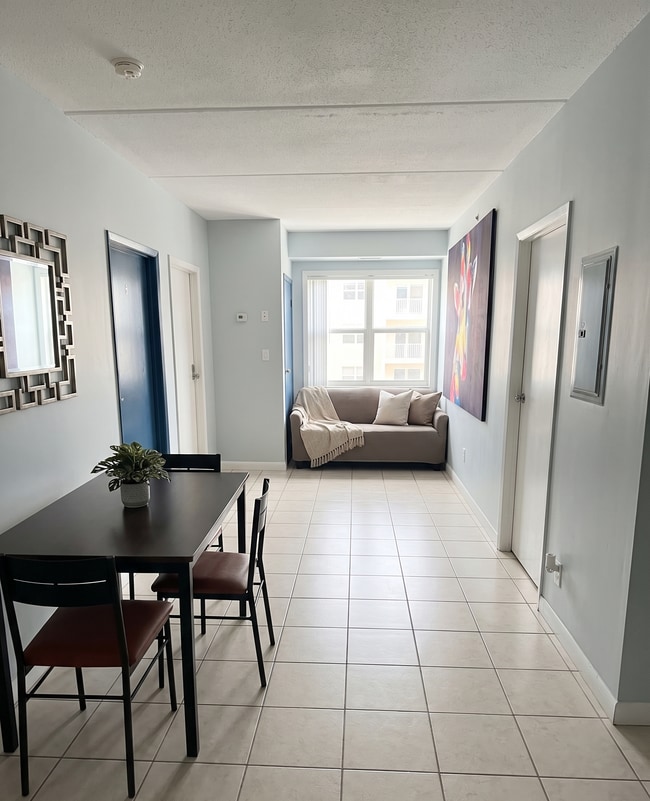 Building Photo - 253-253 Lester St Unit 4