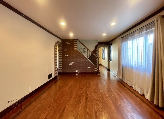 Photo - 5125 S Lamon Ave