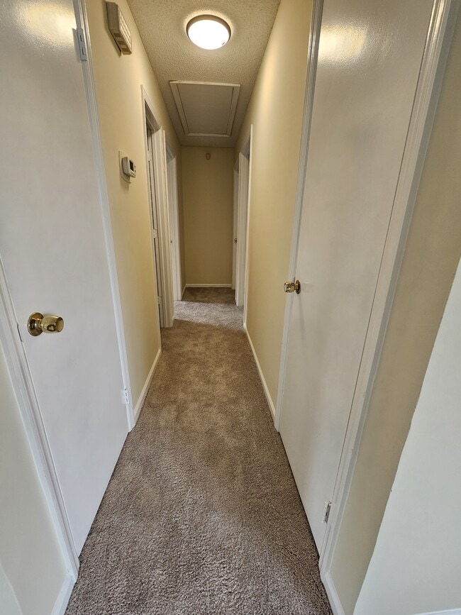 Photo - 124 Hunt Club Ct