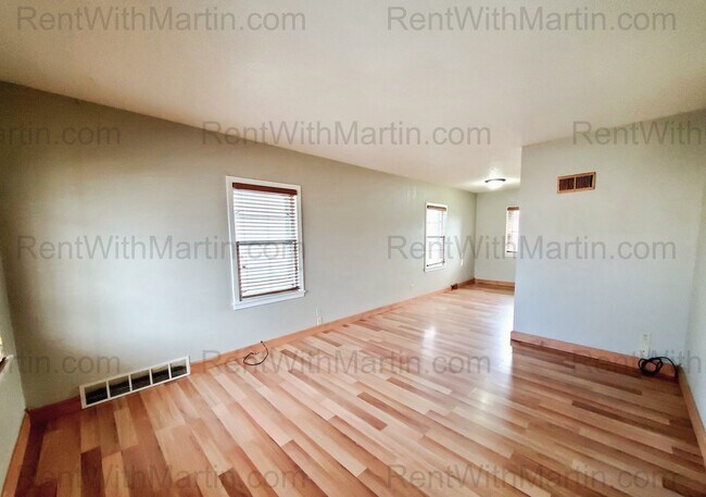 Photo - 1112-1114 Byron Ave Unidad 1114