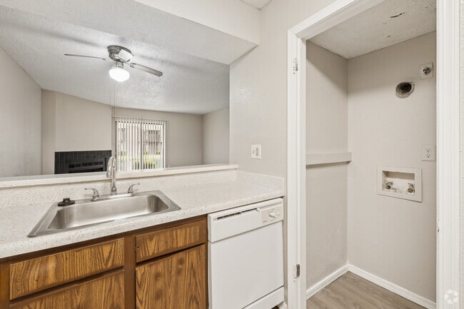A3 1BR, 1BA - 750SF - Kitchen
