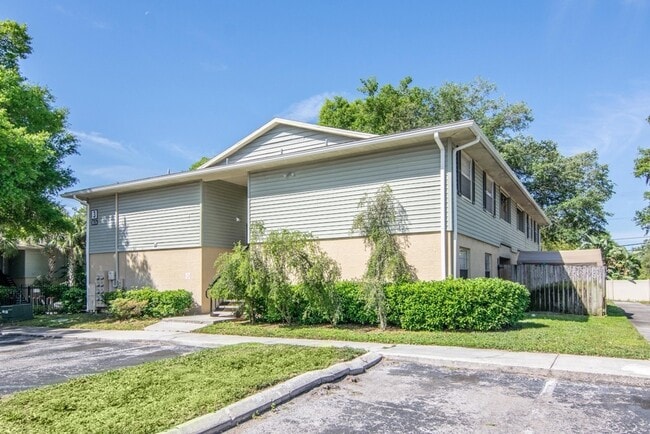 Building Photo - Ground Floor - 2 Bedroom 2 Bath w/ Fenced Back Yard - For Lease in Brandon, FL
