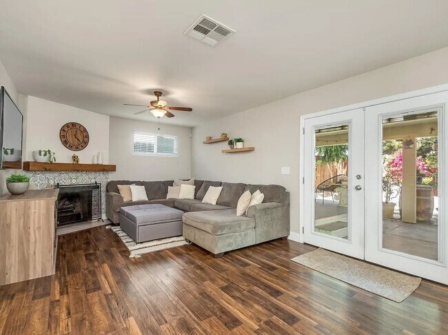 Photo - Beautifully Updated North Fresno 3/3