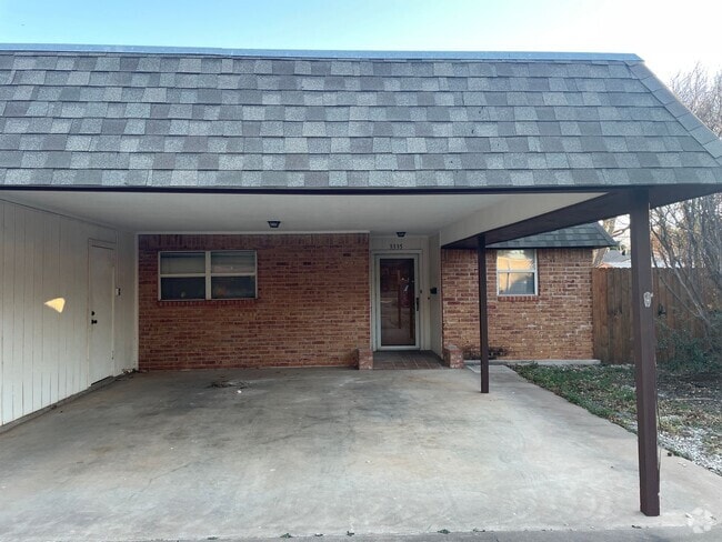 Building Photo - 2 bedroom duplex!  2 bath, 2 car carport Rental