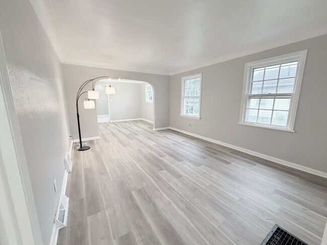 3342 Elm St