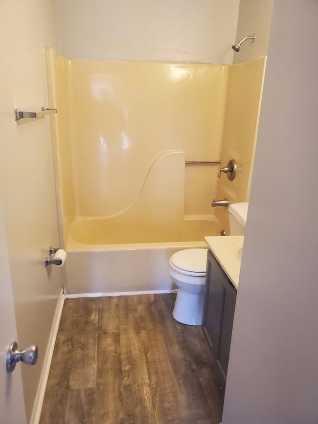 Photo - Sevierville - 2 bedroom, 1 bath apartment - Call Linda Meese (865) 591-6004