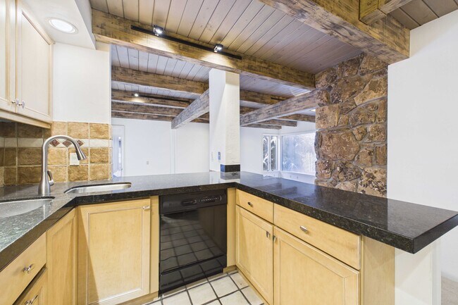 Photo - 651 S Monarch St