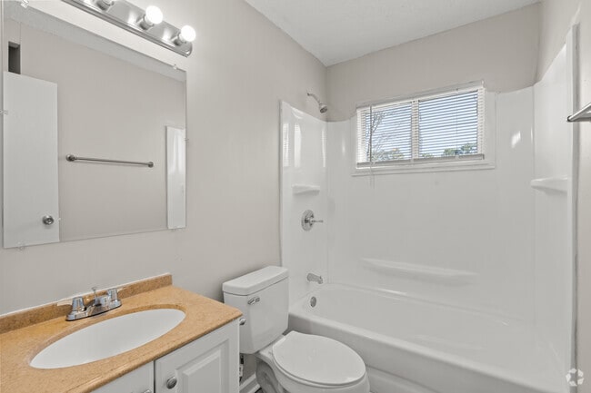 2BR, 1BA - 885 SF - Bathroom
