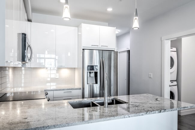 Photo - 20696 Eastleigh Cres Unit 213