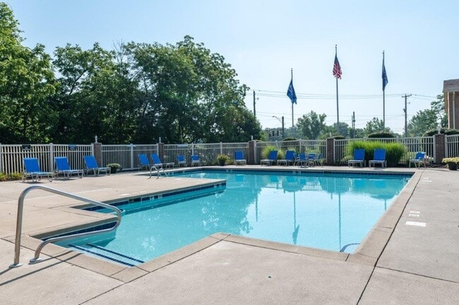 The Summit at Ridgewood Apartment and Townhomes