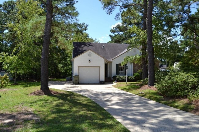Building Photo - Beautiful home in the heart of Morehead City