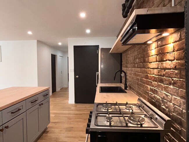 56 Herbert St Unit 1