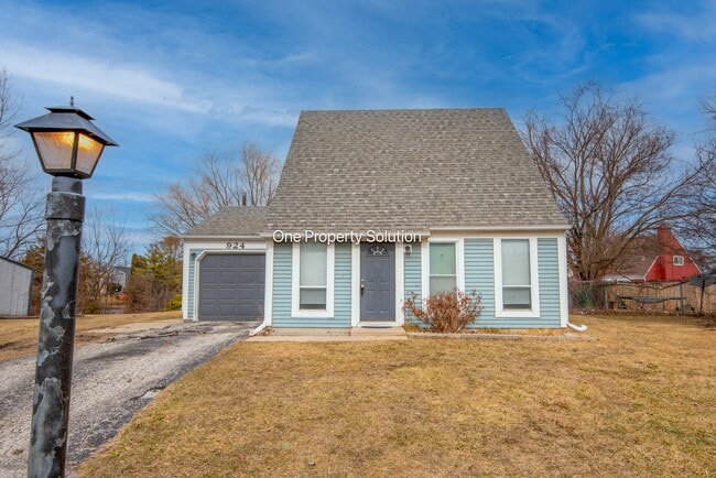 Building Photo - 924 W 60th Pl