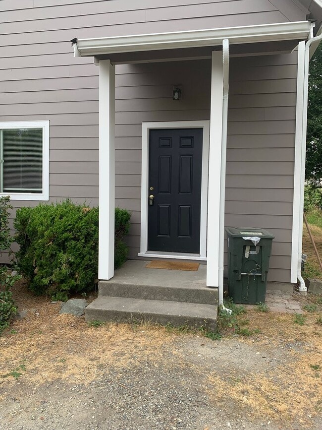 Building Photo - 800 Trail Rd Rental