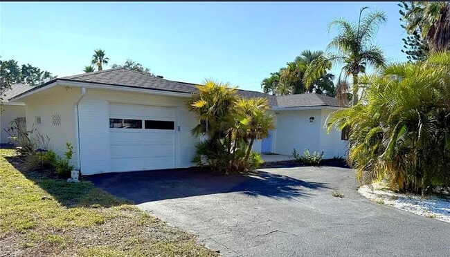 Building Photo - 225 Cevera Dr