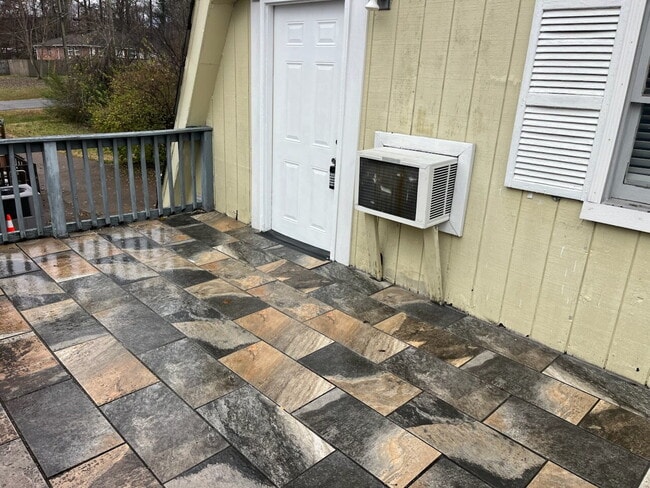 Photo - Charming 1-Bedroom Retreat in Vibrant Nashville – Cozy 720 Sq Ft Haven with Garage Access!