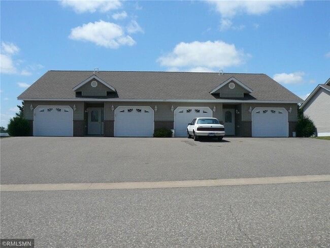 Building Photo - 1285 Pinewood Trail