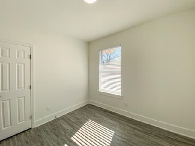 Photo - 760 N McNeil St