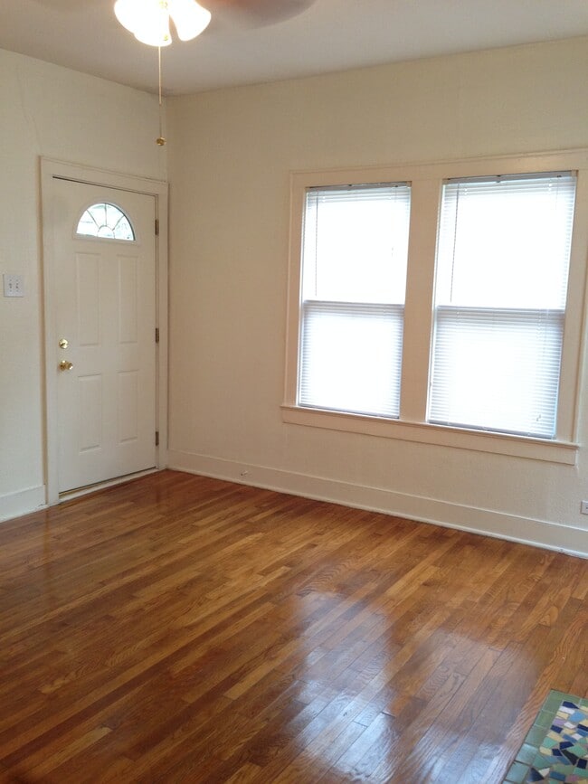 Photo - 713 E Elmira St